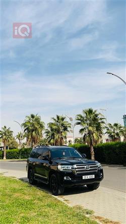 تۆیۆتا لاند کروزەر